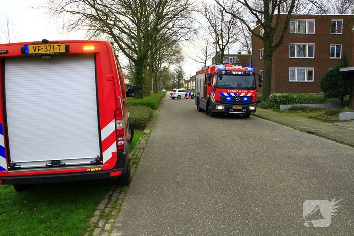 Brandweer veegt schoorsteen vanwege brand