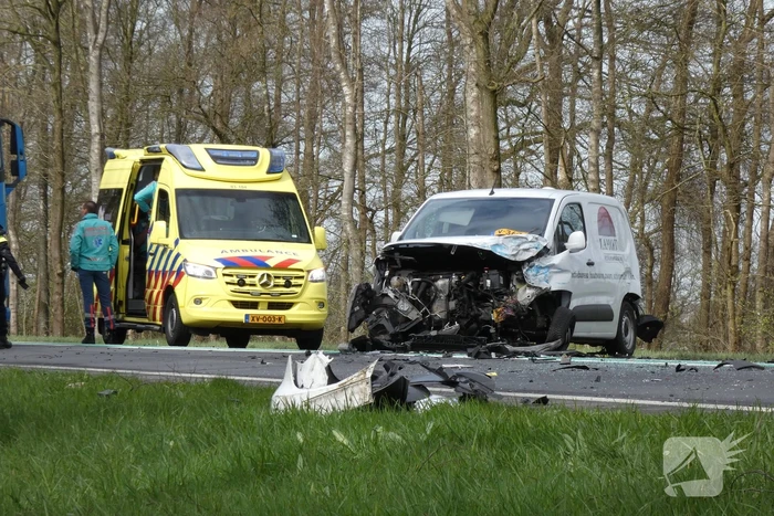 Ravage na ongeval tussen meerdere voertuigen