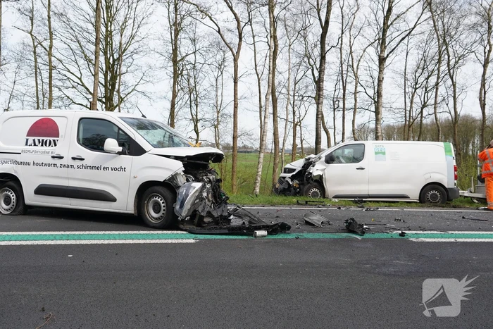 Ravage na ongeval tussen meerdere voertuigen