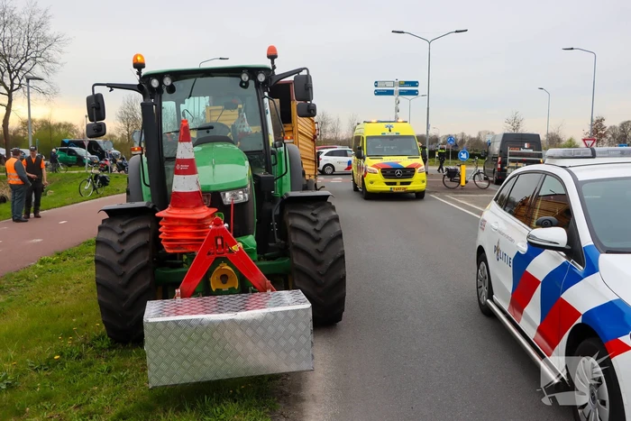Fietser aangereden door tractor