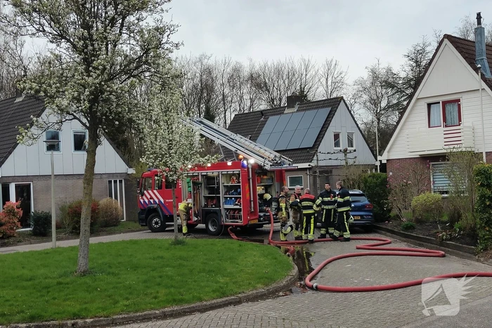 Brandweer ingezet voor brand in nok van dak