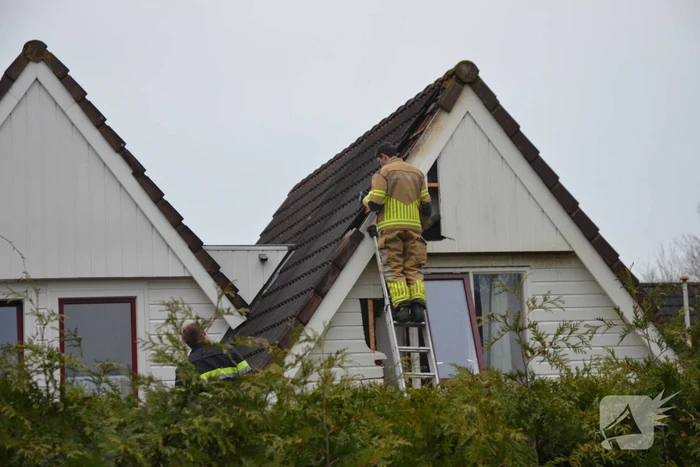 Brandweer ingezet voor brand in nok van dak