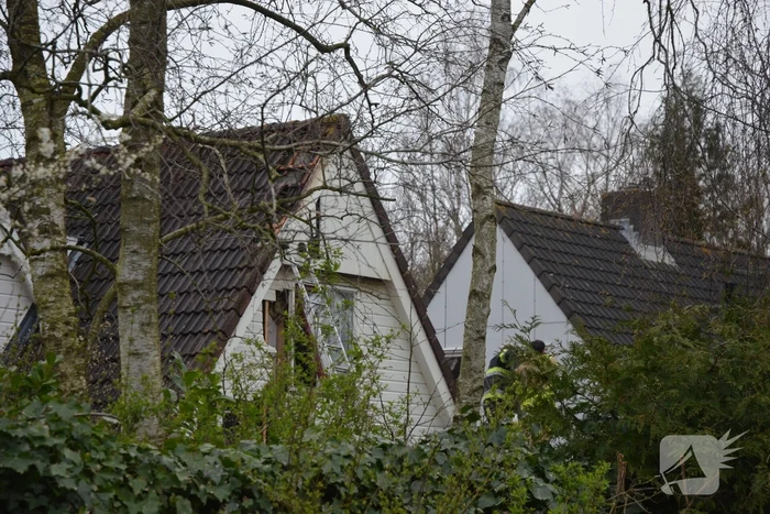 Brandweer ingezet voor brand in nok van dak