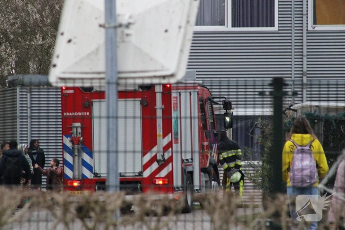 Brandweer aanwezig bij mogelijke brand AZC