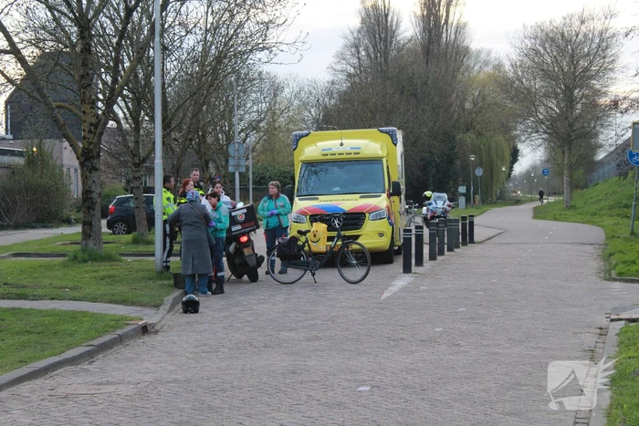 Maaltijdbezorger en fietser botsen