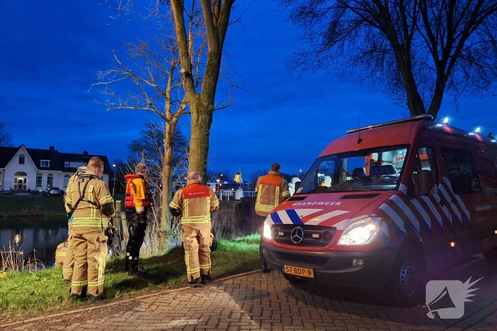 Veel hulpdiensten aanwezig vanwege fietsje langs waterkant