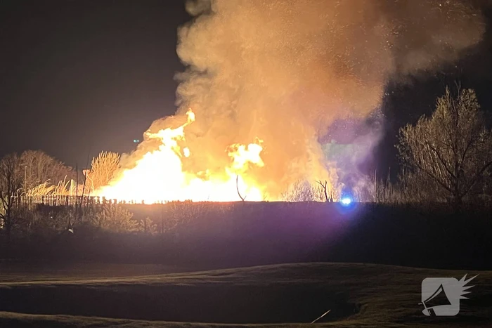 Enorme brand bij pallet opslag