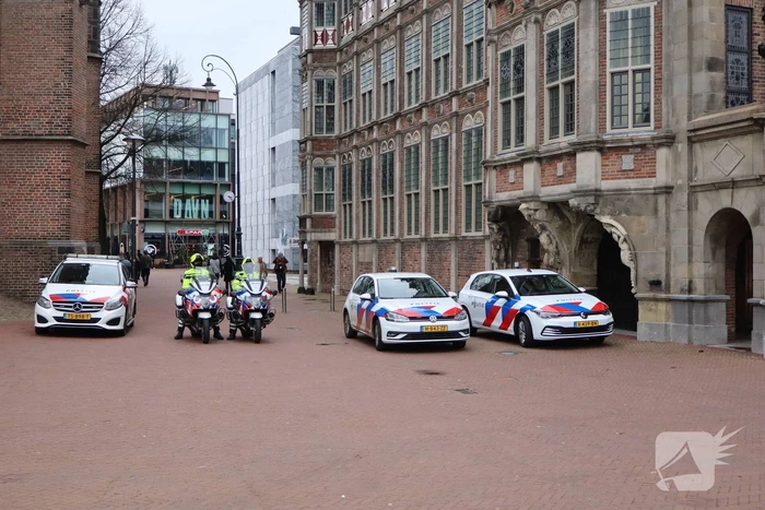 Massale politie-inzet bij rechtzaak, pegida voorman aangehouden