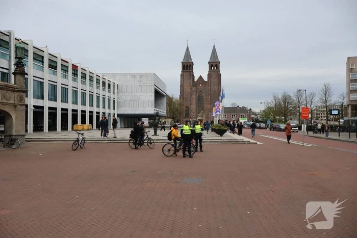 Massale politie-inzet bij rechtzaak, pegida voorman aangehouden