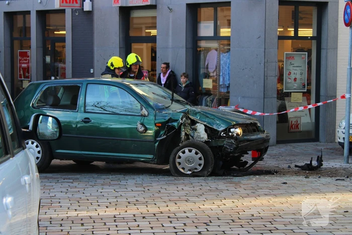 Auto ramt gevel Aziatisch restaurant