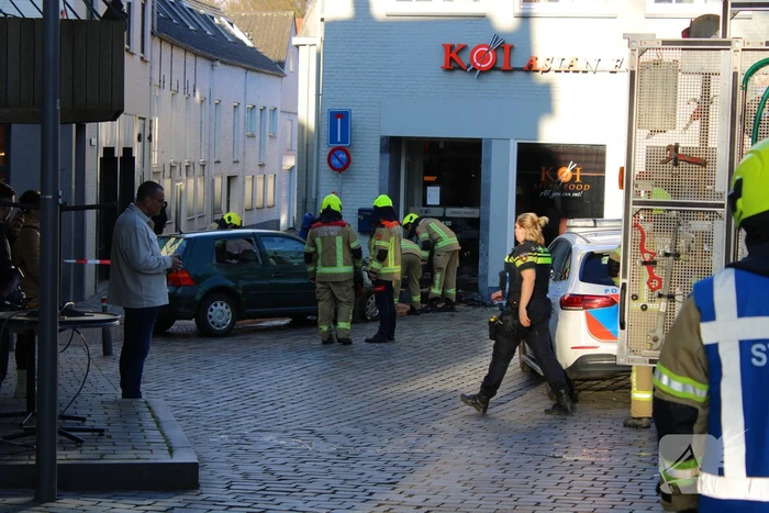 Auto ramt gevel Aziatisch restaurant