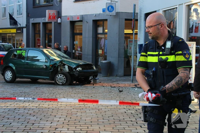 Auto ramt gevel Aziatisch restaurant