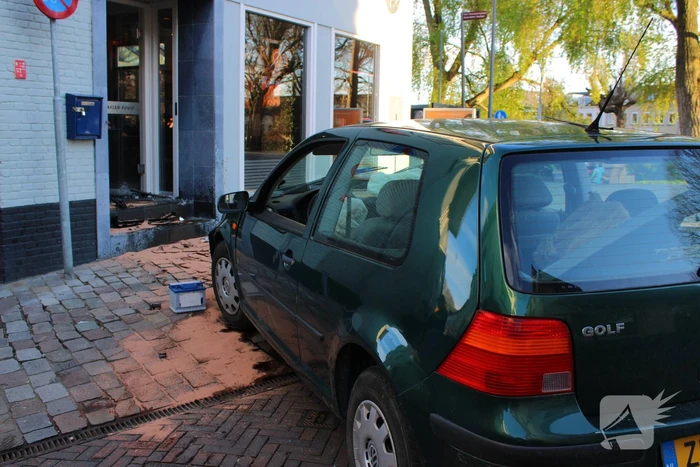 Auto ramt gevel Aziatisch restaurant