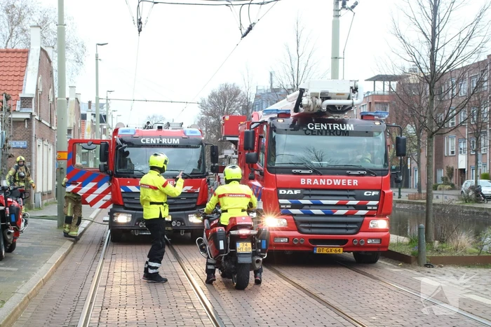 Stoel in woning vliegt in brand