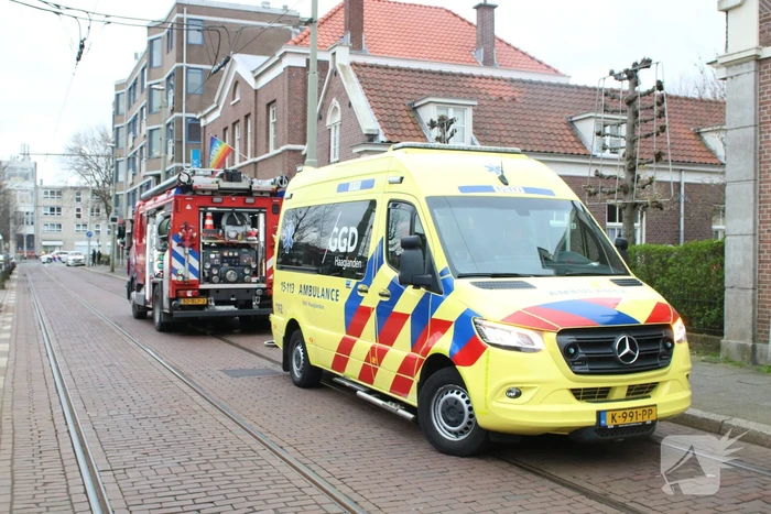 Stoel in woning vliegt in brand