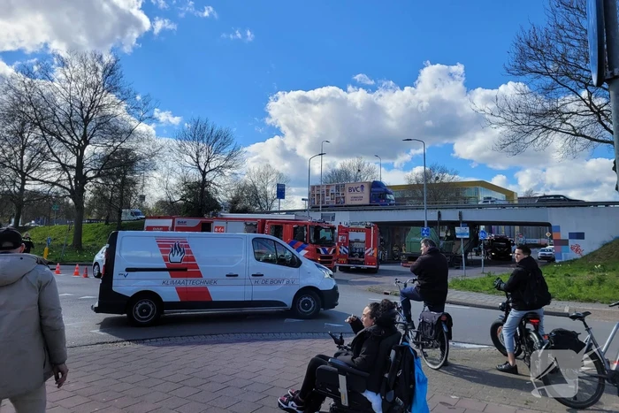 Vrachtwagenchauffeur bekneld na ongeval