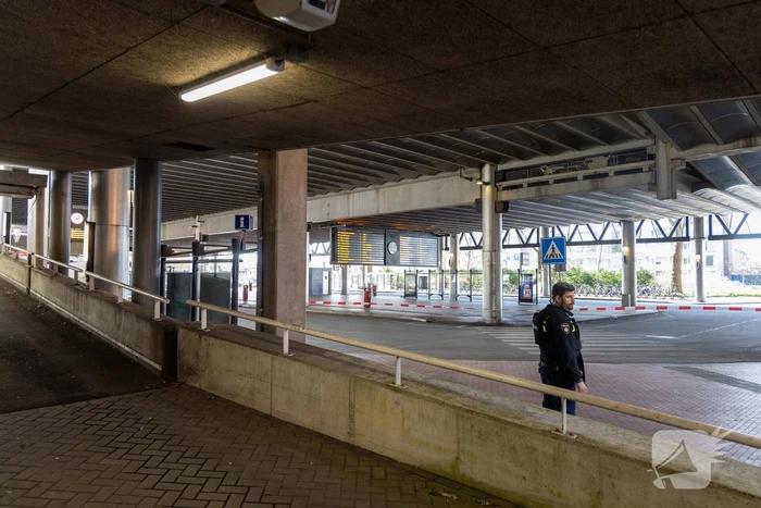 Politie houdt passagier met verdacht pakket aan in stadsbus