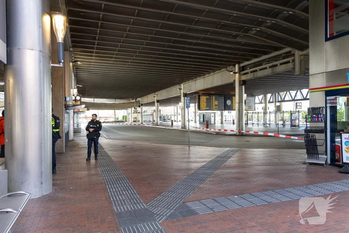 Politie houdt passagier met verdacht pakket aan in stadsbus