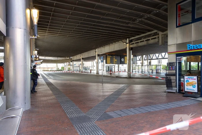 Politie houdt passagier met verdacht pakket aan in stadsbus
