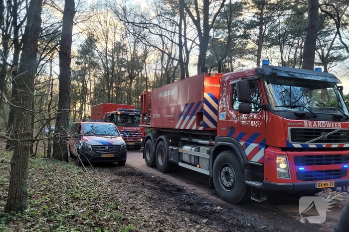 Brandweer blust uitslaande brand in vrijstaande woning