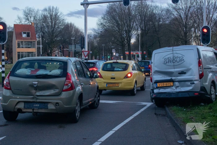 Vier voertuigen betrokken bij kettingbotsing