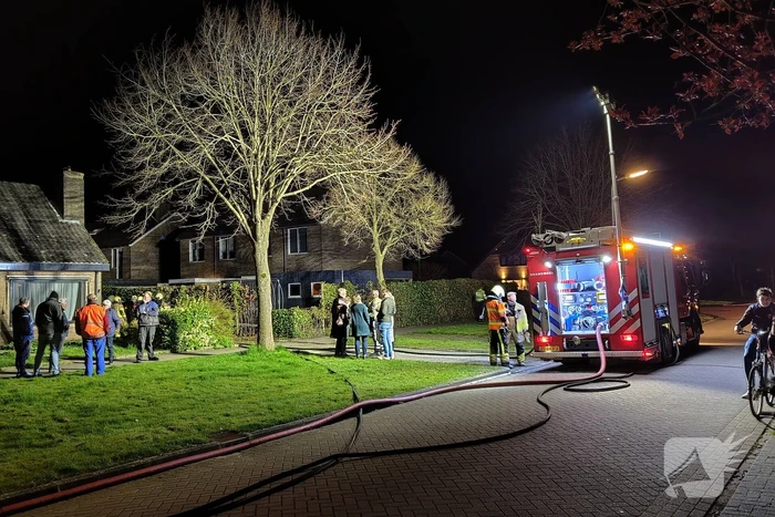 Garage naast woning uitgebrand