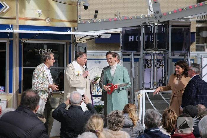 Reuzenrad Bella Vista feestelijk geopend