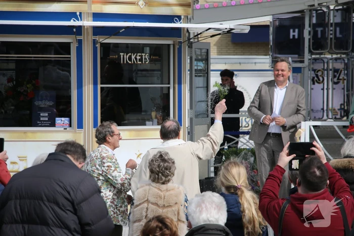 Reuzenrad Bella Vista feestelijk geopend