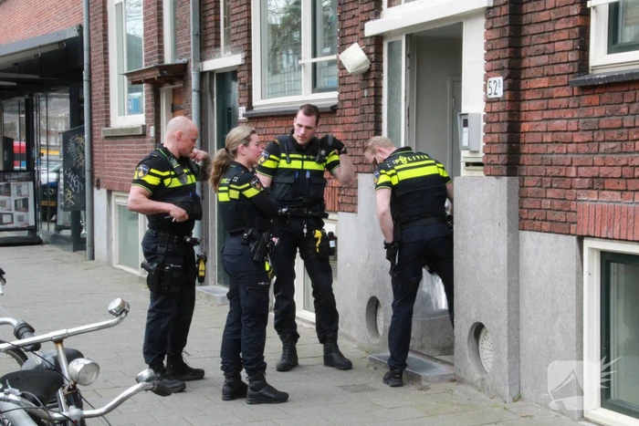 Politie valt woning binnen na melding steekpartij