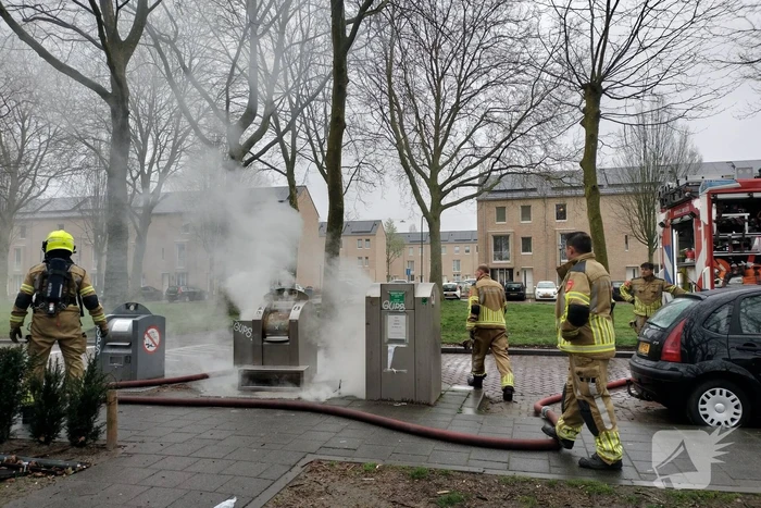 Flinke rookontwikkeling door brand in ondergrondse container