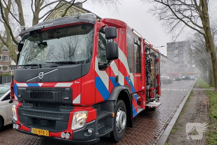 Flinke rookontwikkeling door brand in ondergrondse container