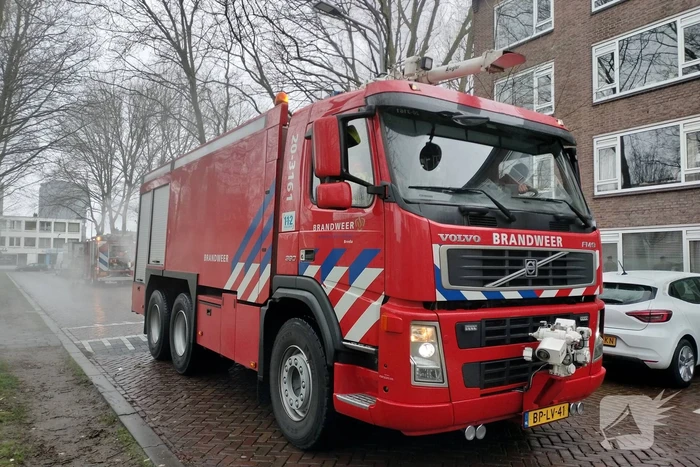Flinke rookontwikkeling door brand in ondergrondse container