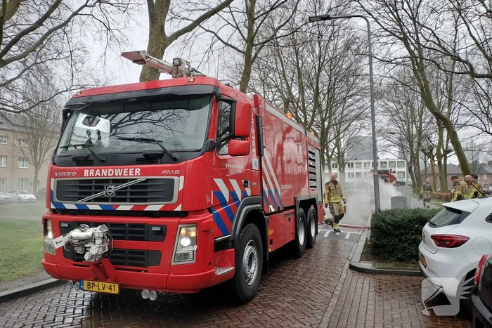 Flinke rookontwikkeling door brand in ondergrondse container