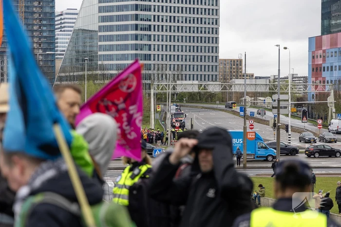 Politie neemt auto's Extinction Rebellion in beslag, blokkade-actie niet gelukt