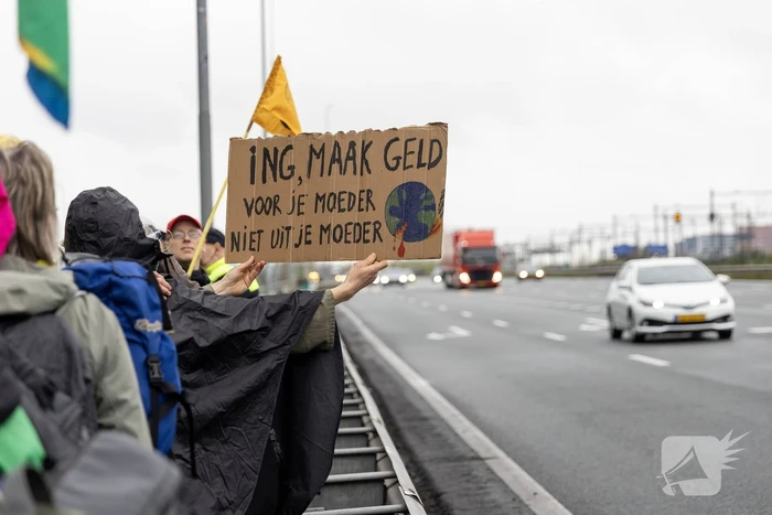 Politie neemt auto's Extinction Rebellion in beslag, blokkade-actie niet gelukt