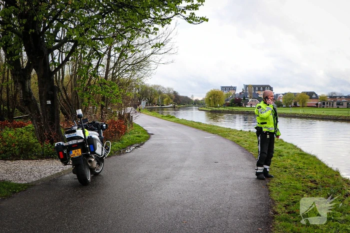 Bestelbus verdwijnt volledig onder water