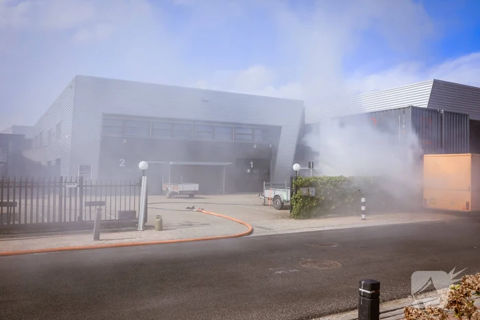Brand in bouwafval container