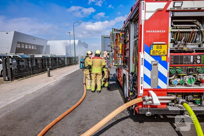 Brand in bouwafval container