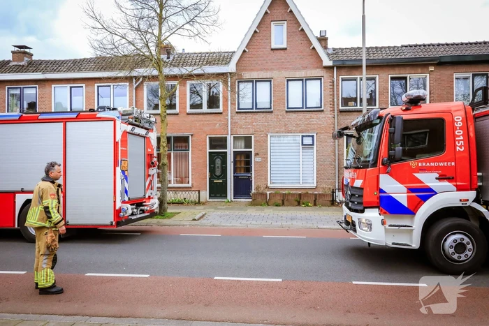 Brandweer inspecteert schoorsteen