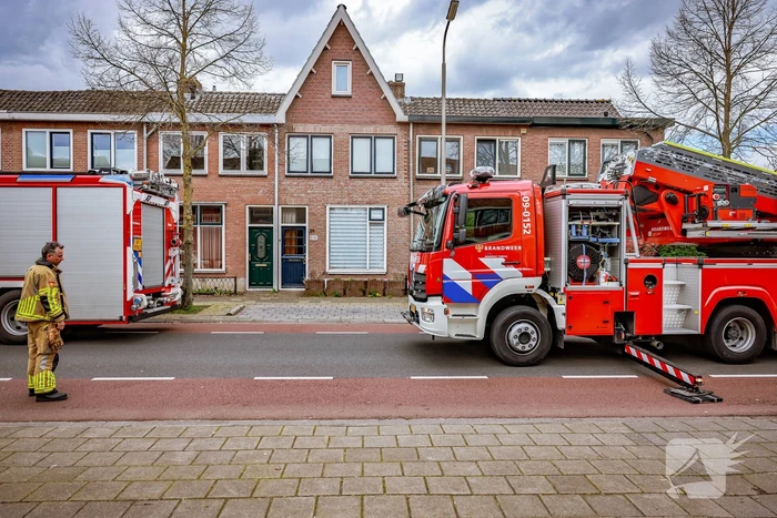 Brandweer inspecteert schoorsteen