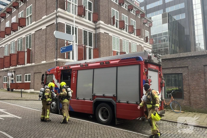 Brandweer ingezet voor lekkende auto in parkeergarage