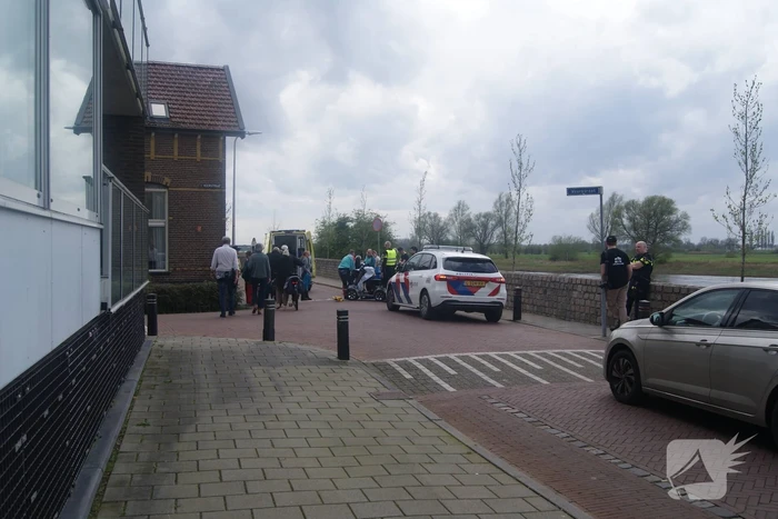 Persoon gewond na val met scootmobiel