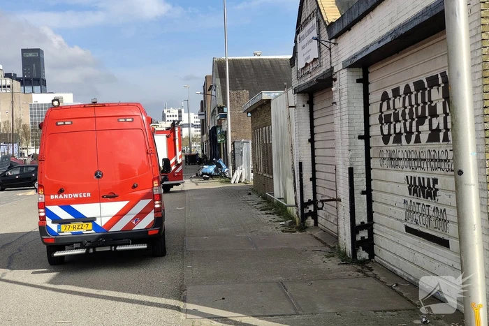 Brandweer ingezet voor brandende stapel hout