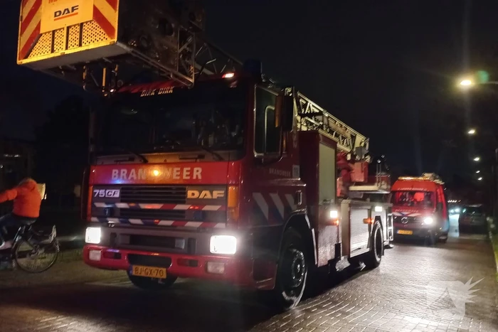 Brandweer zoekt in water naar mogelijk te water geraakt persoon