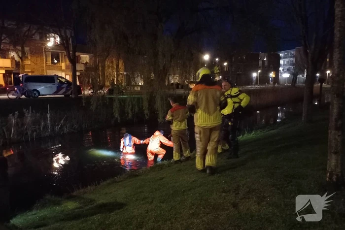 Brandweer zoekt in water naar mogelijk te water geraakt persoon