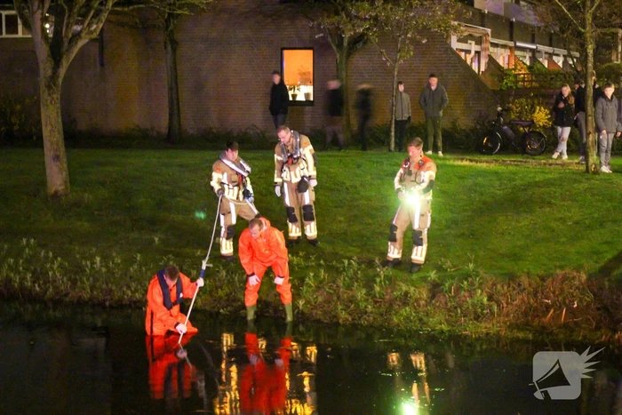 Brandweer zoekt in water naar mogelijk te water geraakt persoon