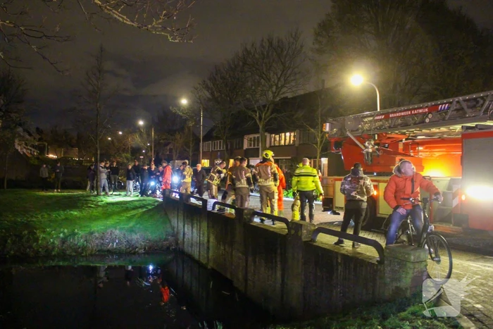 Brandweer zoekt in water naar mogelijk te water geraakt persoon