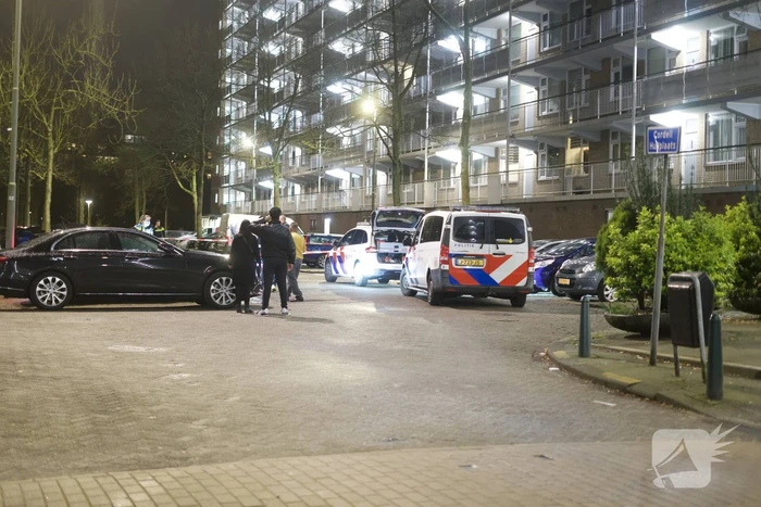 Plaats delict ingericht na explosie in geparkeerde auto