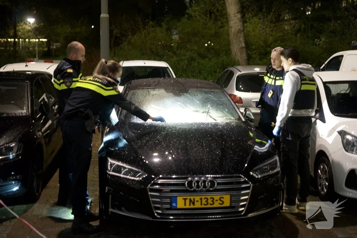 Plaats delict ingericht na explosie in geparkeerde auto