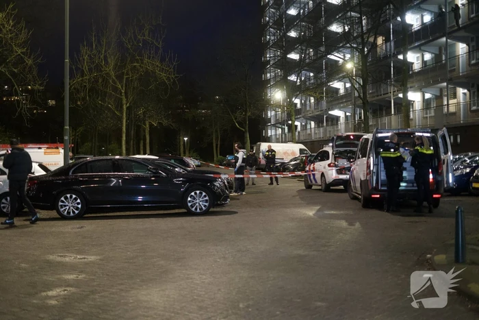 Plaats delict ingericht na explosie in geparkeerde auto